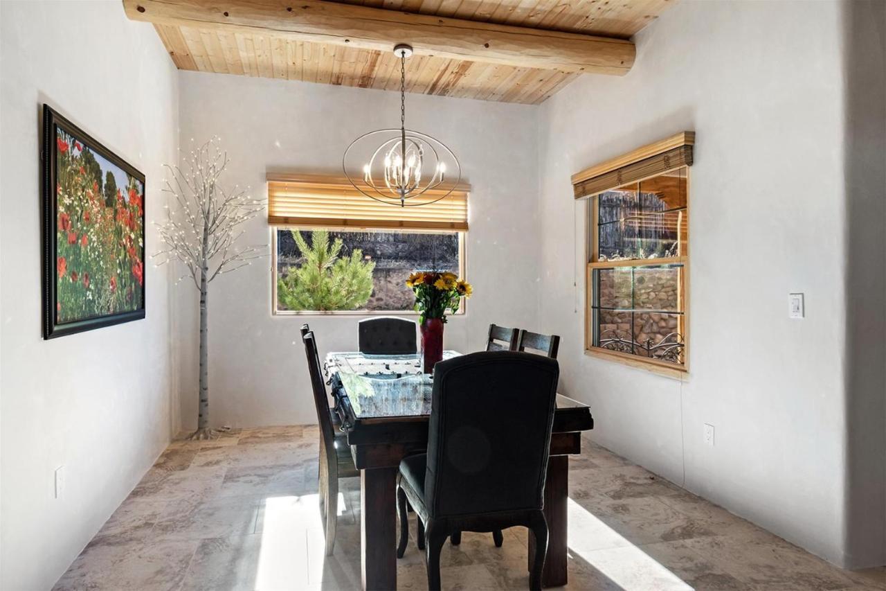Casa de férias Bonita - Inviting Home, Walk To The Plaza *